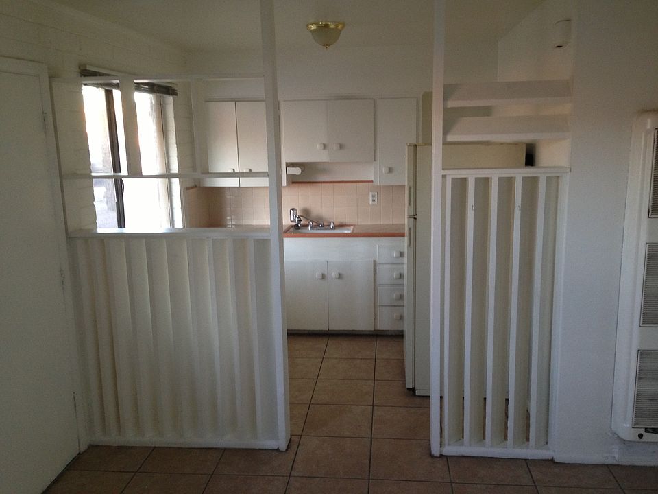 2nd image of 115 W Broadway Rd APT 5