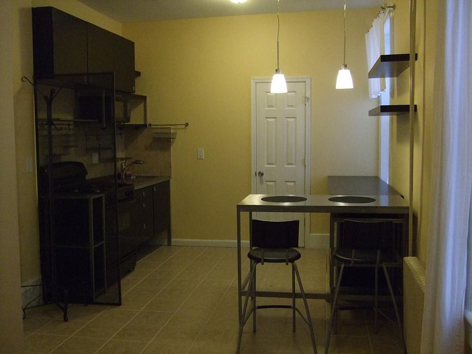 2nd image of 102 Maple St #6