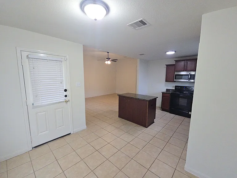 2303 Golden Brandy Ln — Photo 6