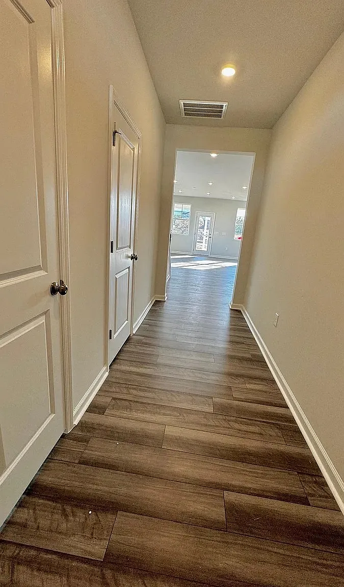 3 bed, 1860 sqft, $1,995 — Photo 3