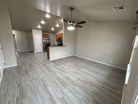 2nd image of 92 W Fairlane Pl