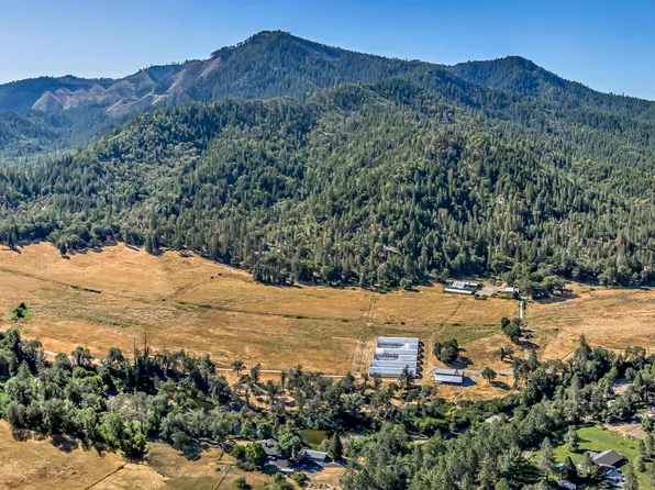 9820 E Evans Creek Rd, Rogue River, OR 97537