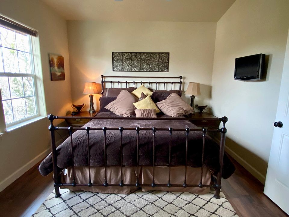 King Size in Bedroom 1