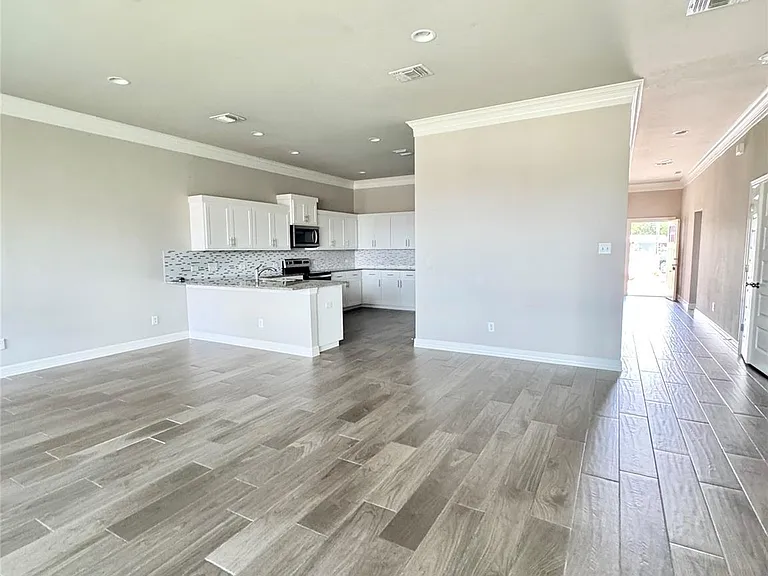 105 Everett Ct #B — Photo 12