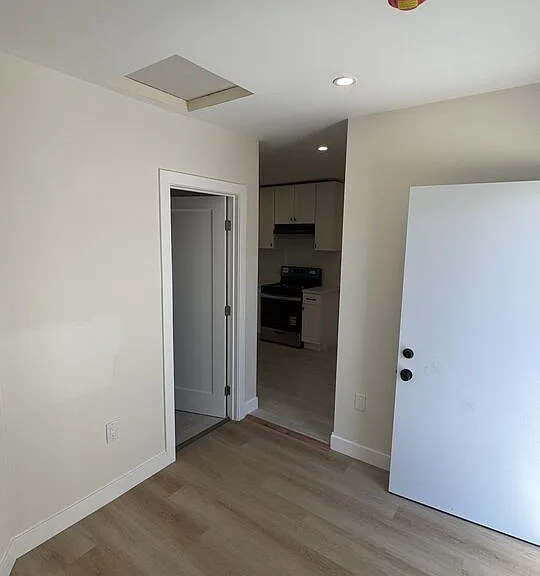 241 N Park View St — Photo 4