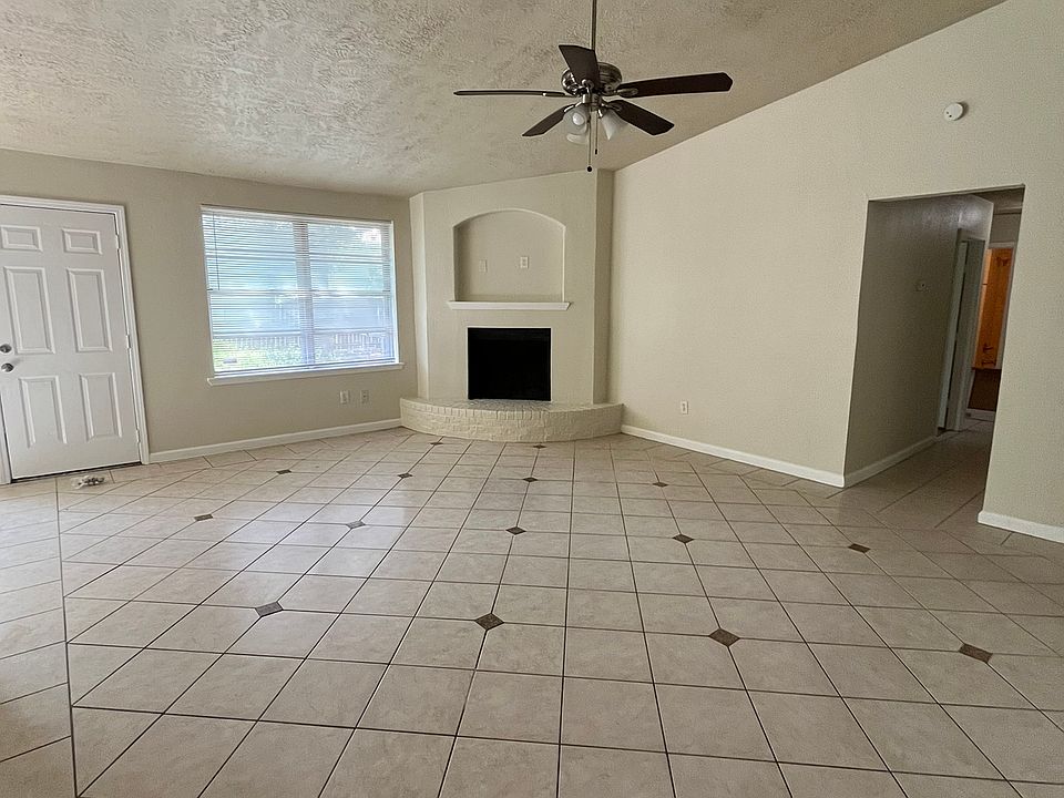 1st image of 11402 Olivewood Dr