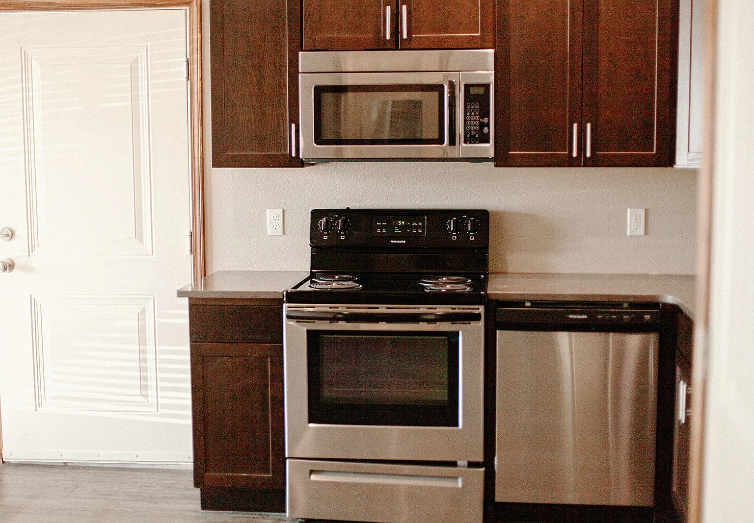 1 bed, 550 sqft, $945 — Photo 3