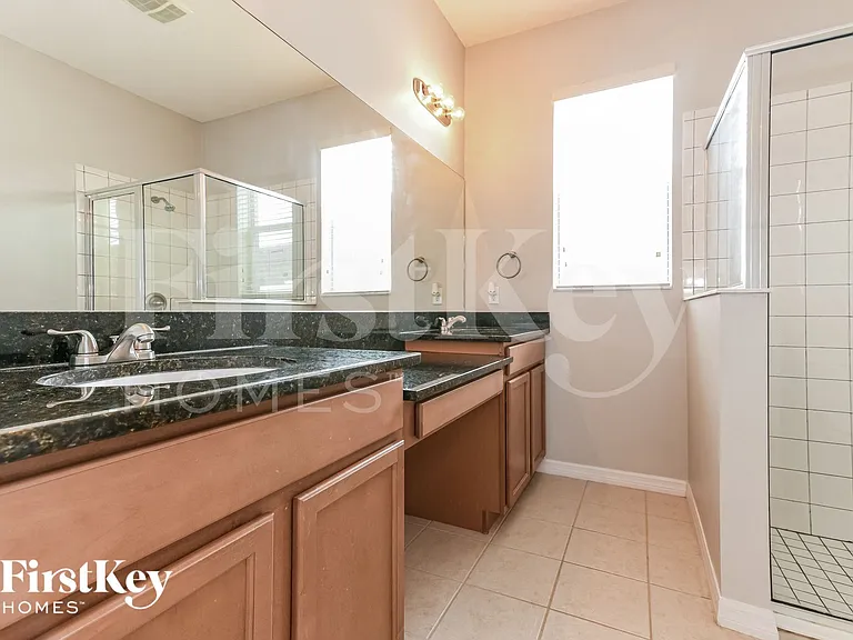 2716 Barclay Ln — Photo 10