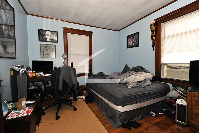 3 bed, 1.0 bath, $3,800 — Photo 2