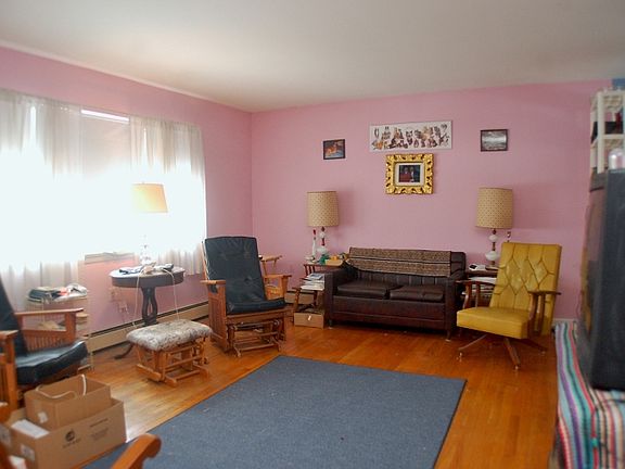 3rd image of 56 Woodlawn Ter