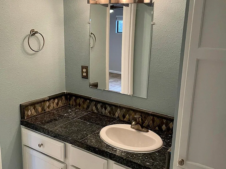 Guest bathroom. Lot's of storage!