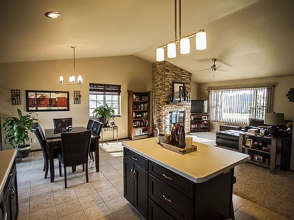 4th image of 412 Mysteria Ln