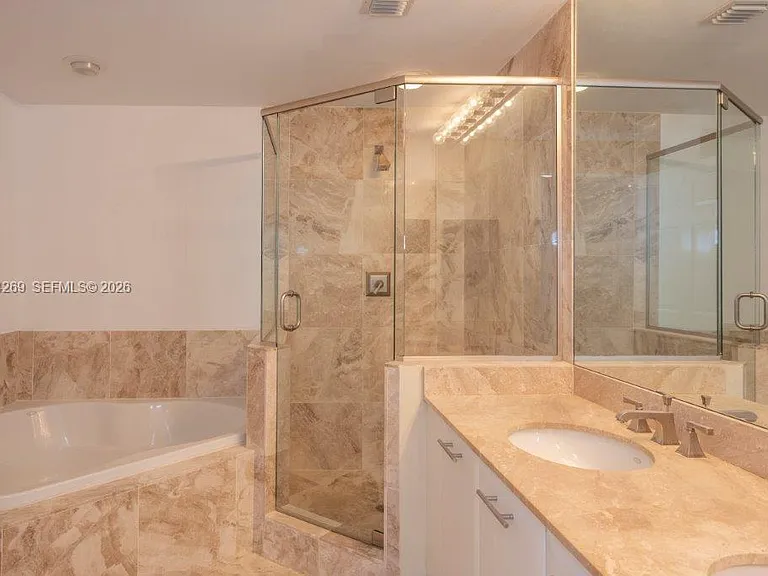 510 NW 84th Ave #520 — Photo 9