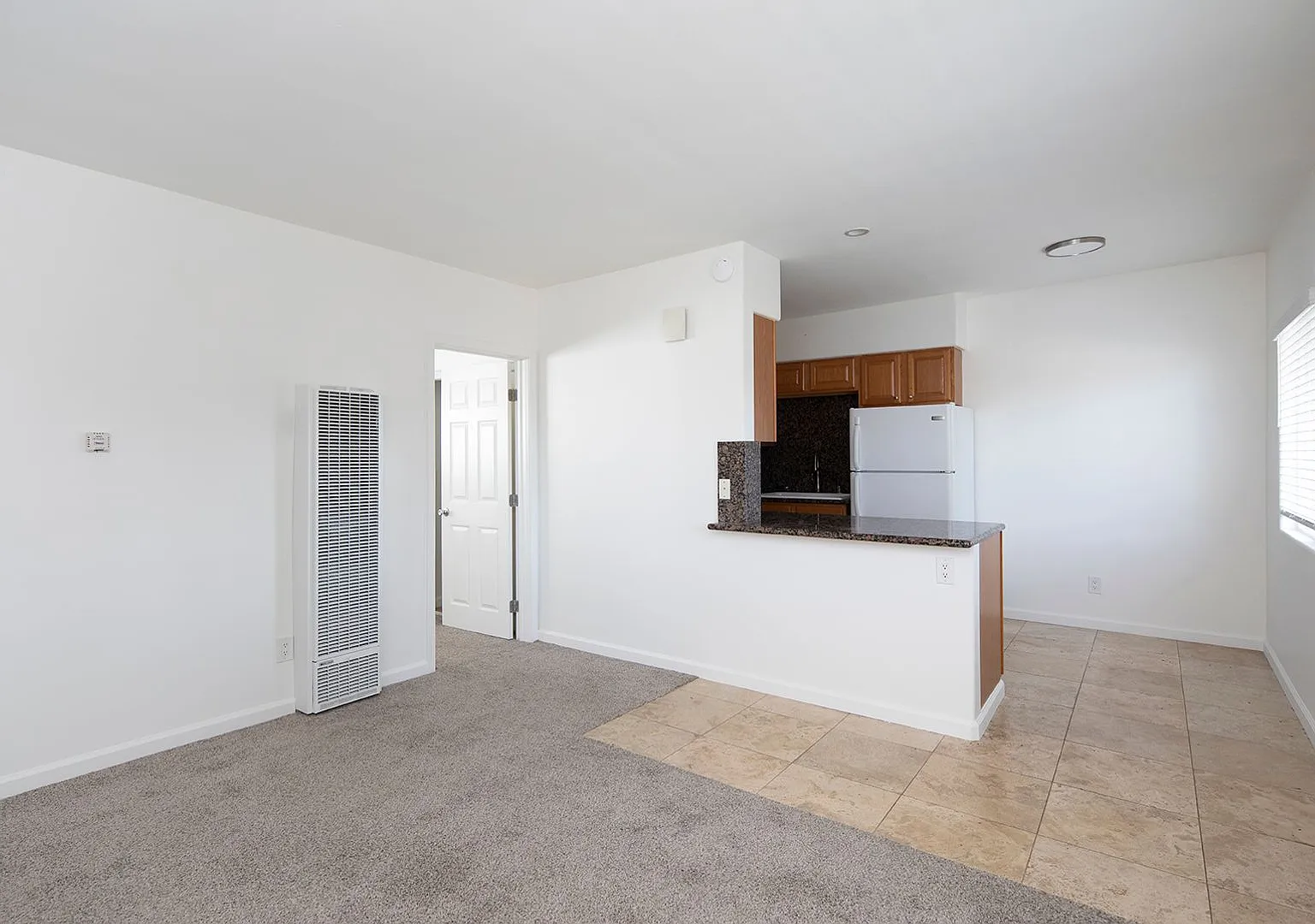 947 Oak Apartments — Photo 4