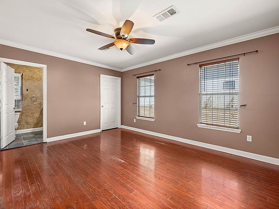 5th image of 407 E Shamrock Ave