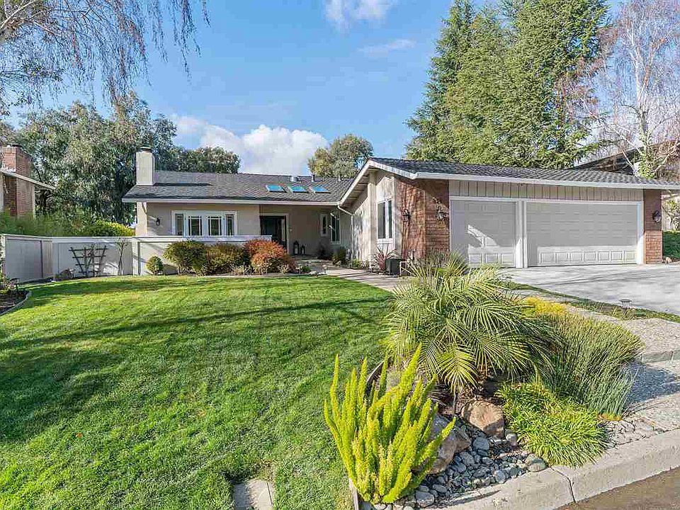1st image of 820 Columbine Ct