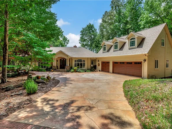 4 Point North Dr, Salem, SC 29676