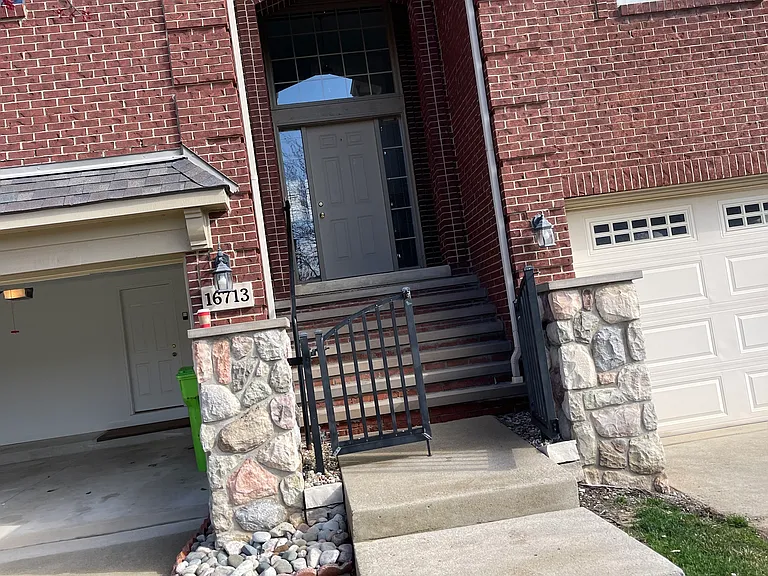 16713 Kensington Dr — Photo 3