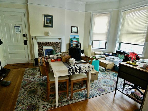 3rd image of 3805 N Lakewood Ave #2