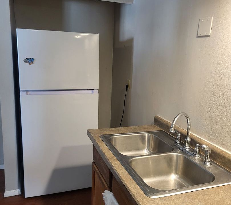 1st image of 1416 Gilbert St #33