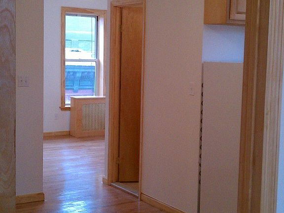 3rd image of 82 Bayard St APT 26