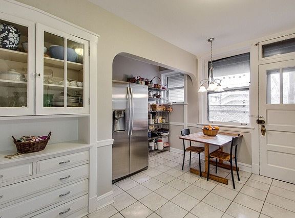 3rd image of 1414 W Elmdale Ave #1