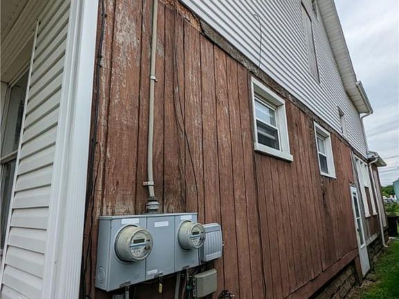 2nd image of 1259 E 23rd St