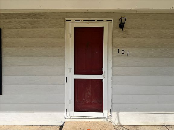 3rd image of 101 Bill Jackson Dr