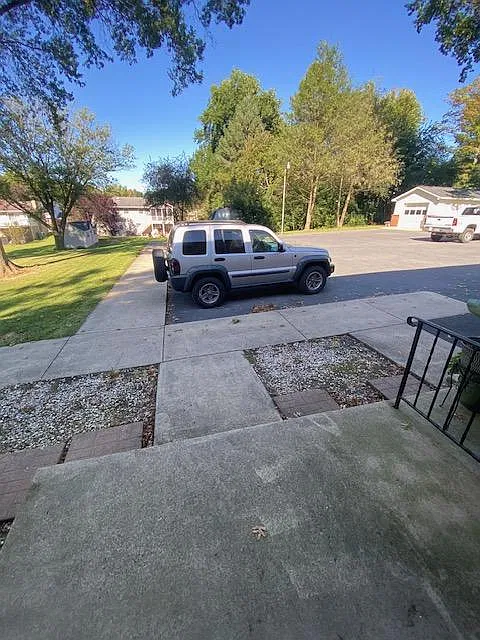3 bed, 1.5 bath, 1150 sqft, $1,500 — Photo 3