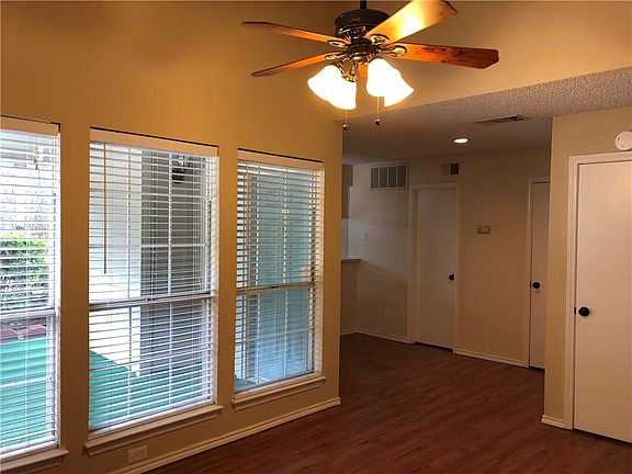 3rd image of 1459 Meadowood Village Dr