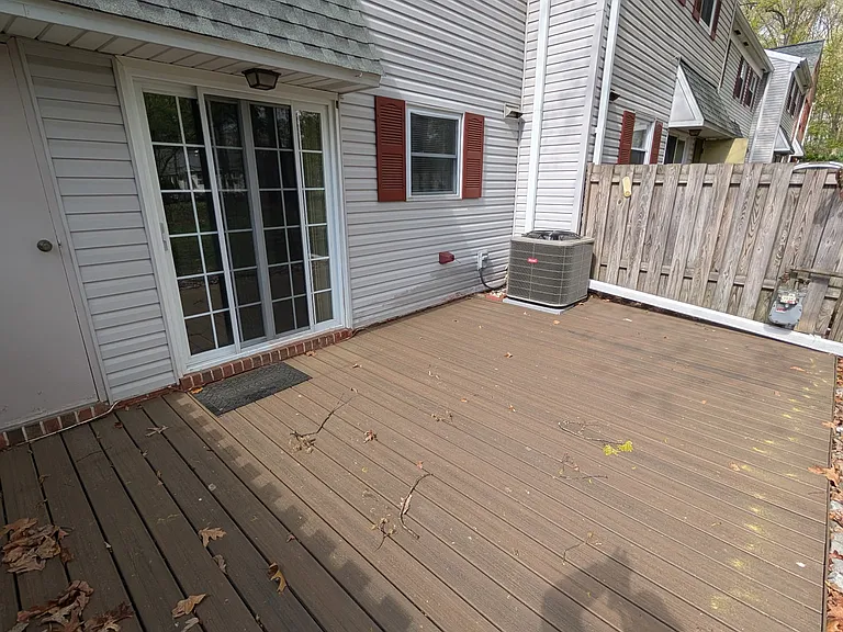 2517 Devonshire Ct — Photo 2