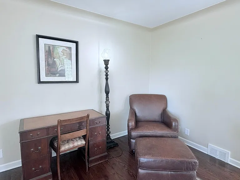 734 Harcourt Rd — Photo 10
