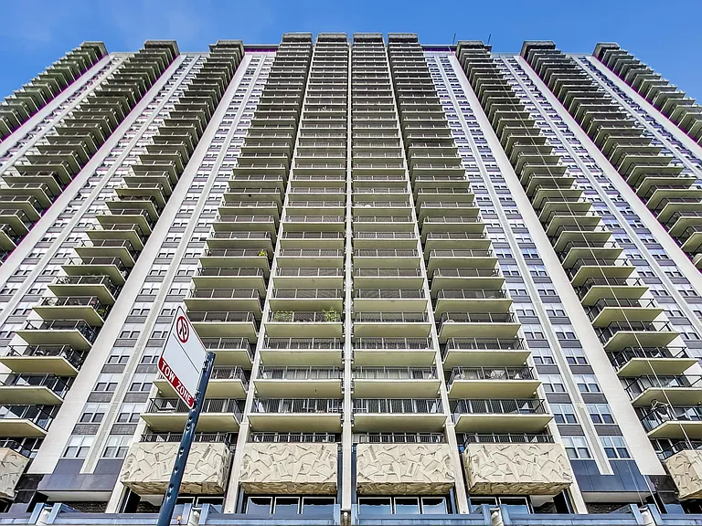 400 E Randolph St #3326 — Photo 2