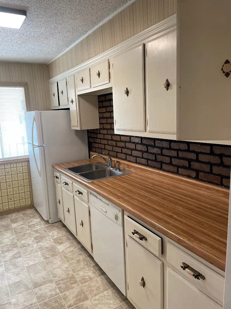 1208 Bush River Rd - P11 — Photo 1