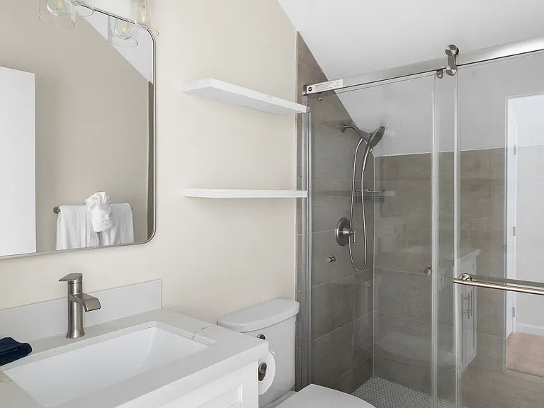 322 Amelia St — Photo 10
