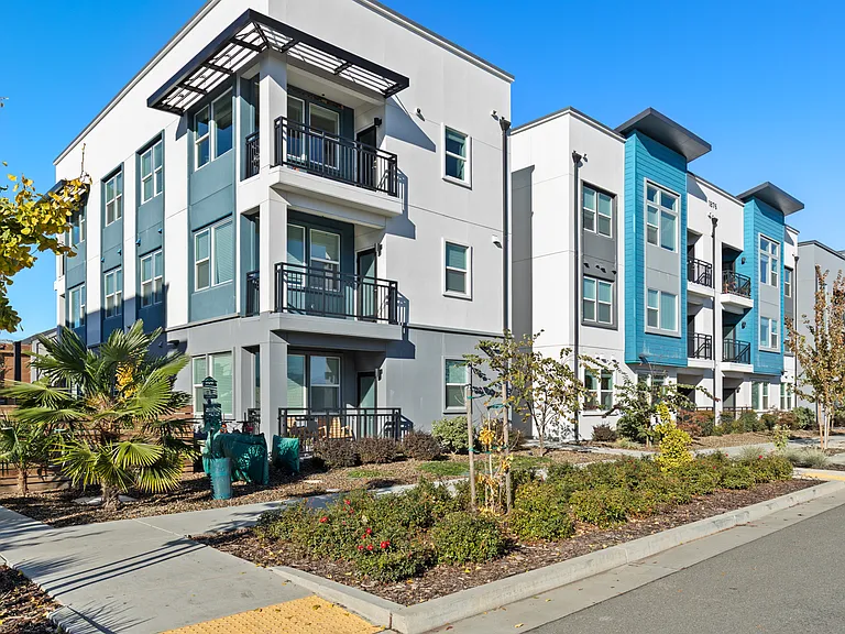 Block Fifty-3 Apartments — Photo 2
