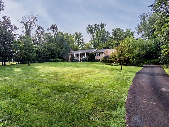 3rd image of 7214 Canmore Ln