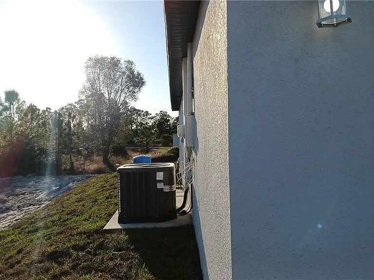 934 Marilyn Ave S — Photo 2