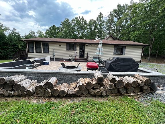 4th image of 381 Lakewood Dr