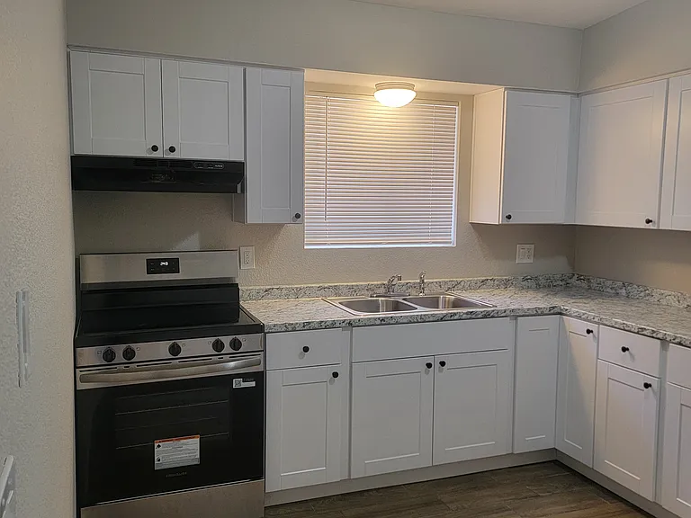204 N Standage — Photo 14