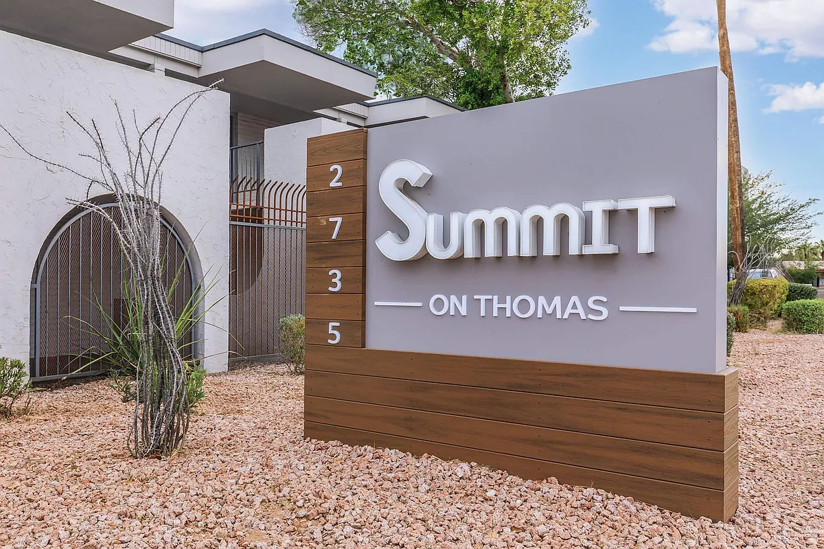 Building Photo - Summit on Thomas
