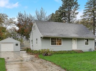 11613 W Woodside Dr, Hales Corners, WI 53130