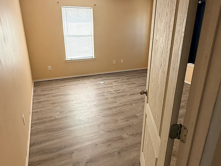 4405 Thunderbird Ave — Photo 101