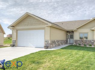 1190 Prairie Hill Cir, Louisville, NE 68037