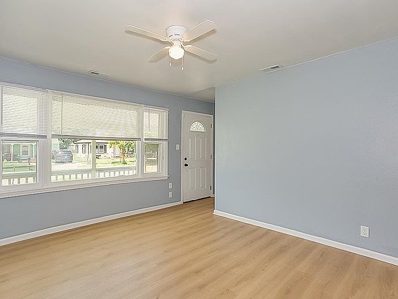 3rd image of 1638 N Erie Ave