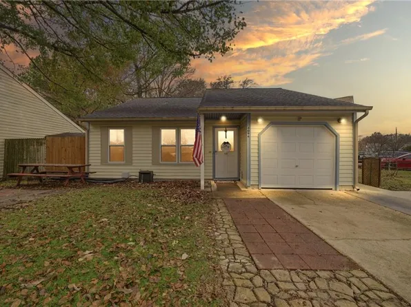 4096 Smokey Lake Dr, Virginia Beach, VA 23462