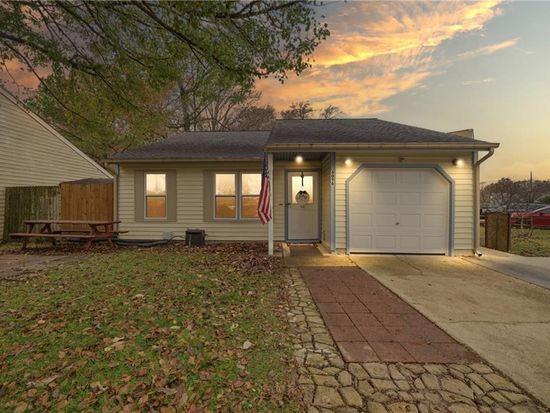 4096 Smokey Lake Dr, Virginia Beach, VA 23462