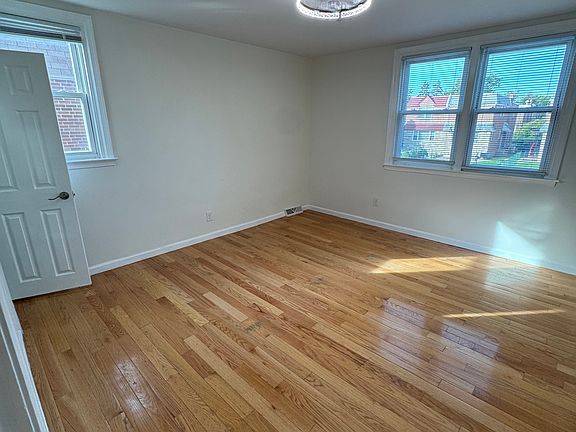 4th image of 848 Brighton St