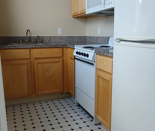 3rd image of 1543-1527 Exchange St
