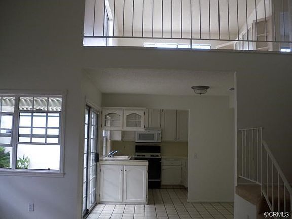 4th image of 1625 Carmel Cir W